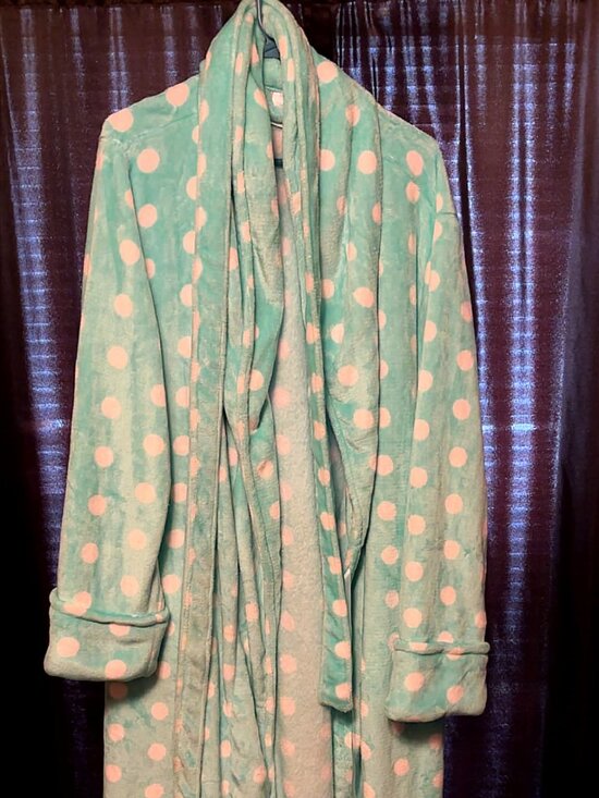 Secret Treasures Other - SECRET TREASURE SUPERMINKY SLEEP ROBE SIZE 3X (22W-24W) green/white w/belt long